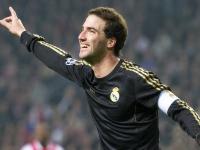 西亚卡姆爆冷击败尤文图斯，精彩发挥引爆全场！